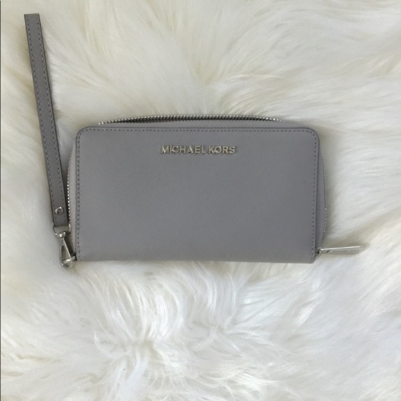 Michael Kors Handbags - 🆕 Michael Kors Jet Set Large Smartphone Wristlet